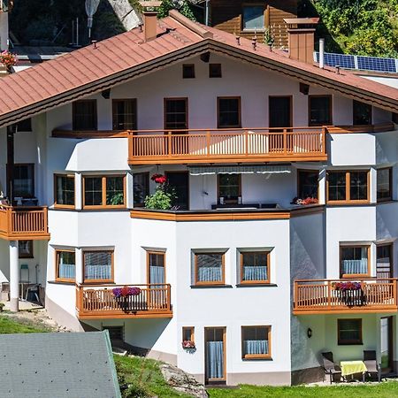 Haus Markus Strolz Panzió Sankt Anton am Arlberg Kültér fotó