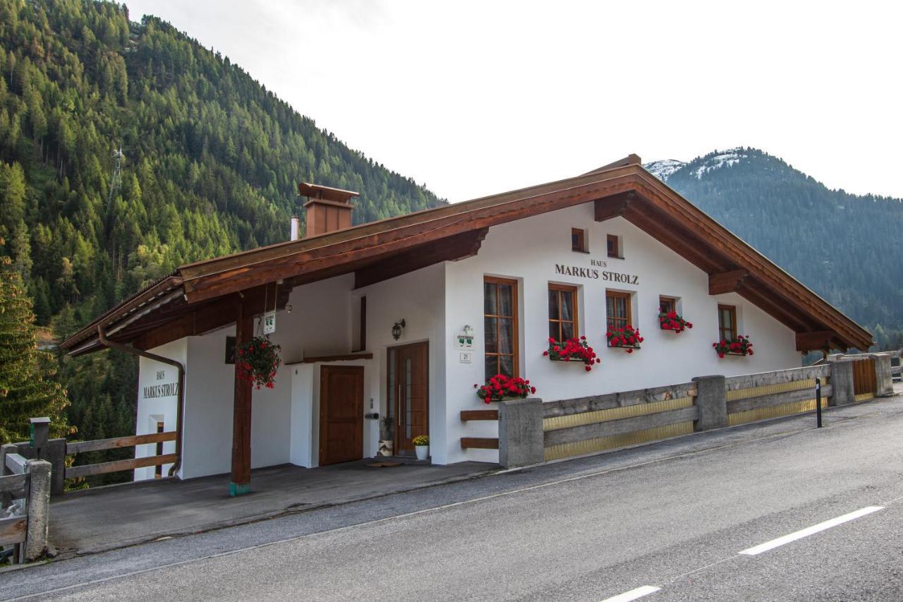 Haus Markus Strolz Panzió Sankt Anton am Arlberg Kültér fotó